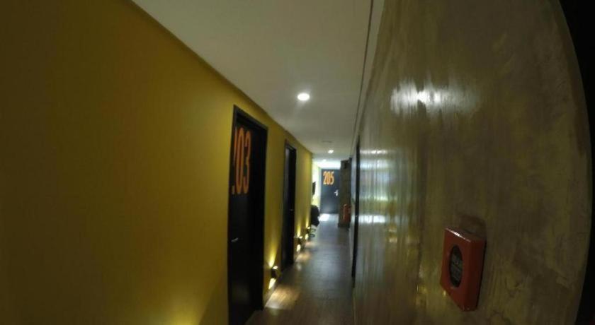 Monaco Boutique Kampung Air Hotel 2*