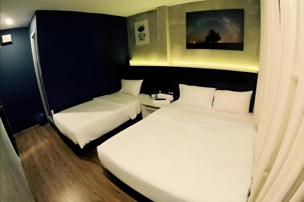 Monaco Boutique Kampung Air Hotel 2*